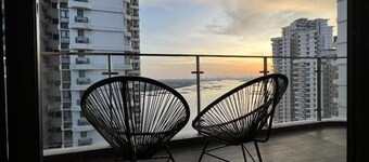 Comfy 3BR Apt in Danga Bay, Free Parking, Sea View