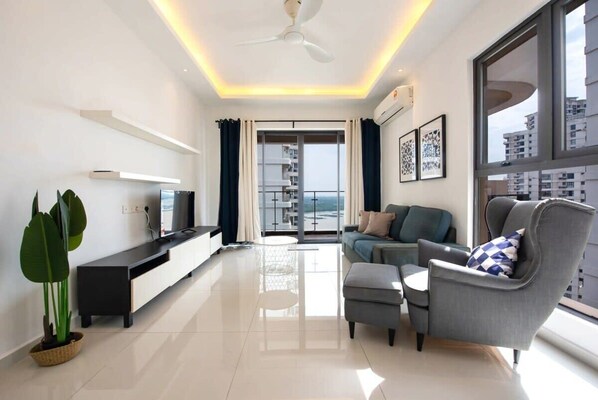 Apartment (3 Bedrooms) | Front of property