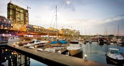 A Stylish 2BR Suite, Water Views, Free Parking