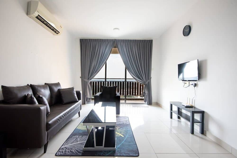 Comfy 3BR Apt @ KSL Daya Near Ikea Tebrau, Parking