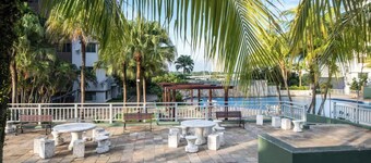 A Modern 3BR Home Near Danga Bay, Free Parking