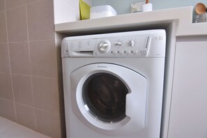 Unclassified image, 5 of 56, button