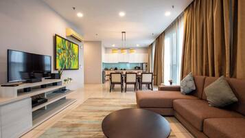 Apartment (3 Bedrooms) | Front of property