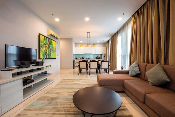 Apartment (3 Bedrooms) | Front of property