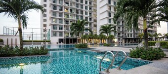 Stylish 4BR Near Paradigm Mall, Pool, Free Parking