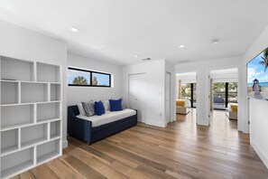 TV, fireplace, stereo