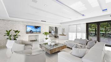 TV, fireplace, stereo