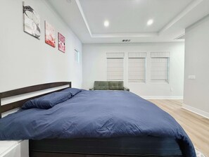 4 室のベッドルーム、デスク、アイロン / アイロン台、WiFi (無料)