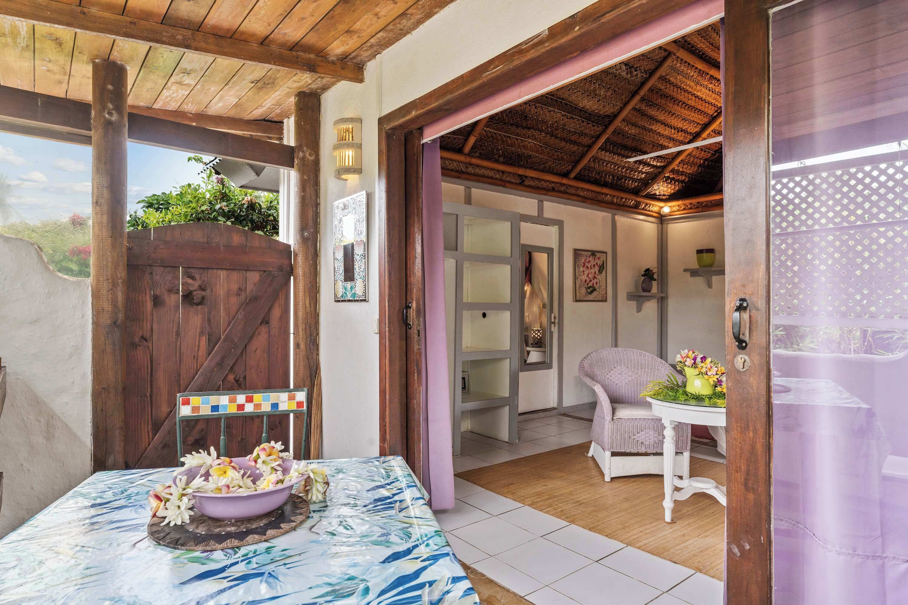 屋外ダイニングエリア