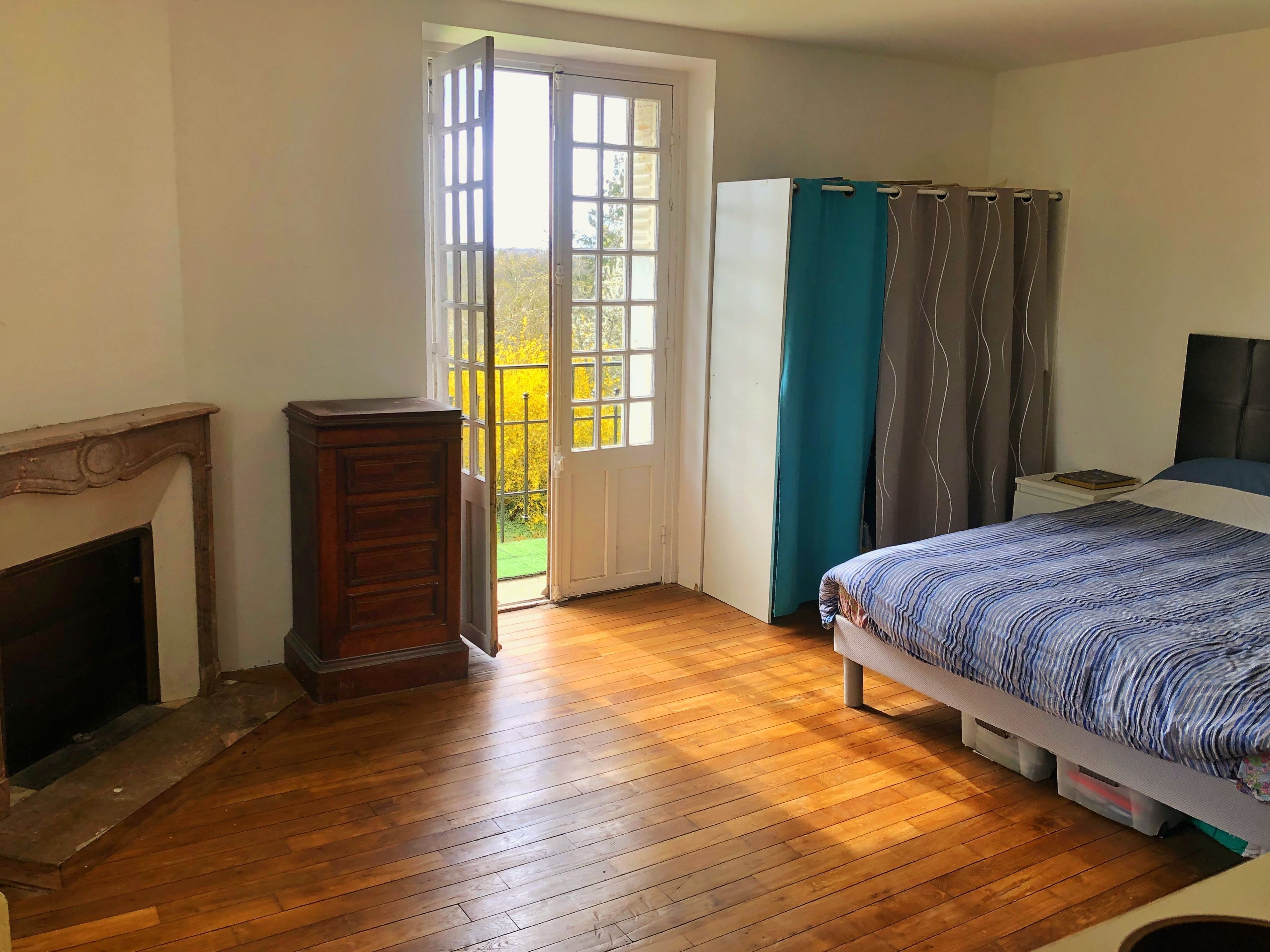 5 slaapkamers, een strijkplank/strijkijzer, internet, beddengoed