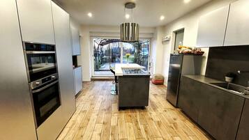 Microwave, stovetop, dishwasher