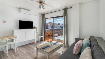 Fernseher, Tischtennisplatte