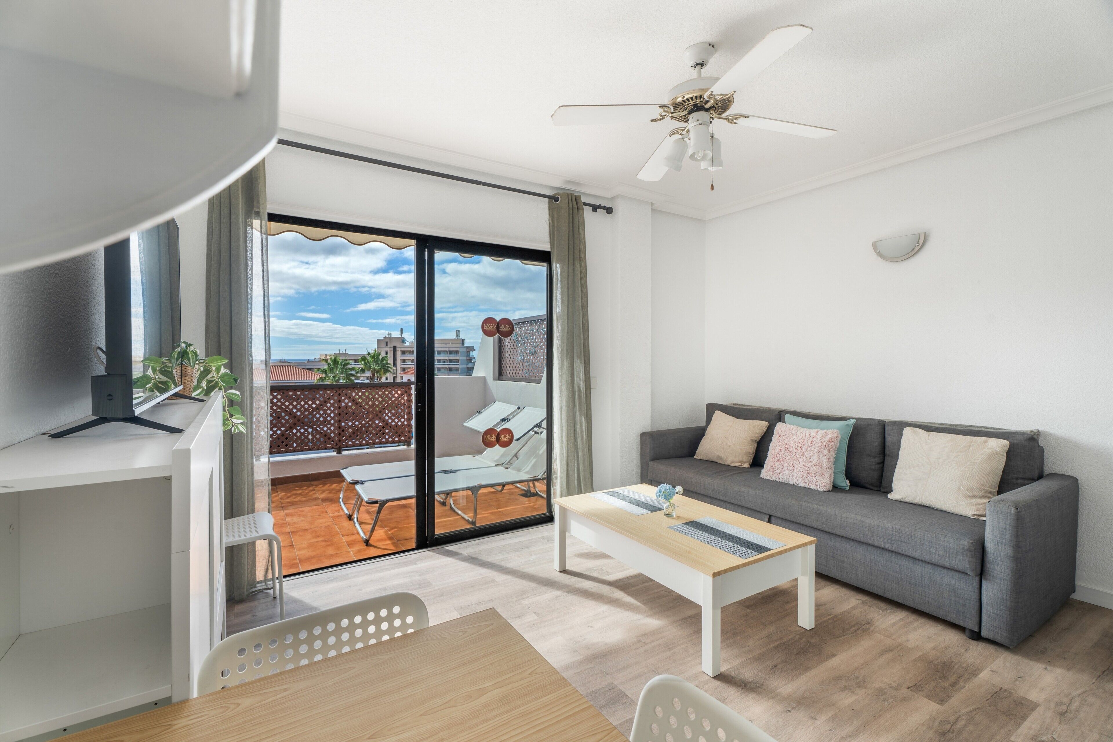 Fernseher, Tischtennisplatte