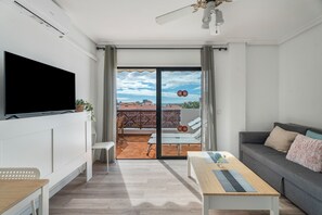 Télévision, table de tennis de table