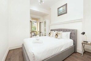 Unclassified image, 3 of 4, button - Stunning Sydney Home 6 (Millers Point)