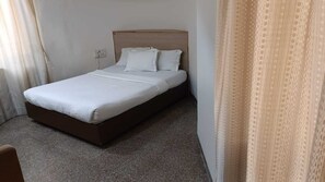 9 habitaciones, tabla de planchar con plancha y wifi 