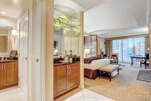 Desk, iron/ironing board, WiFi, bed sheets