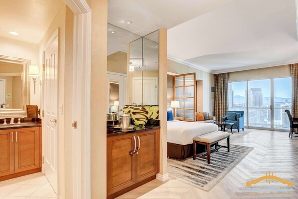 Desk, iron/ironing board, WiFi, bed sheets