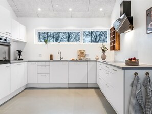 Jääkaappi, mikroaaltouuni, astianpesukone