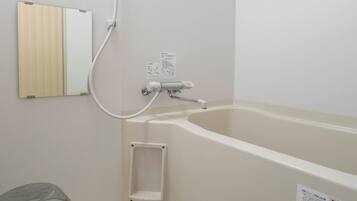 Tina con regadera, amenidades de baño gratuitas, secadora de cabello