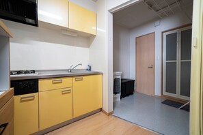 Fridge, microwave, stovetop