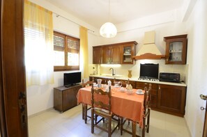 Villa, Patio, Garden View | Private kitchen