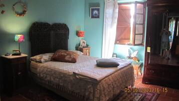 1 habitación, escritorio, wifi y ropa de cama