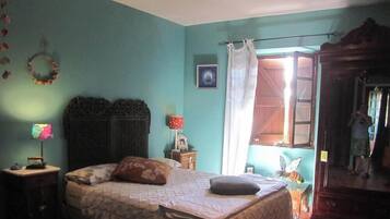 1 bedroom, desk, WiFi, bed sheets