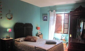 1 habitación, escritorio, wifi y ropa de cama 