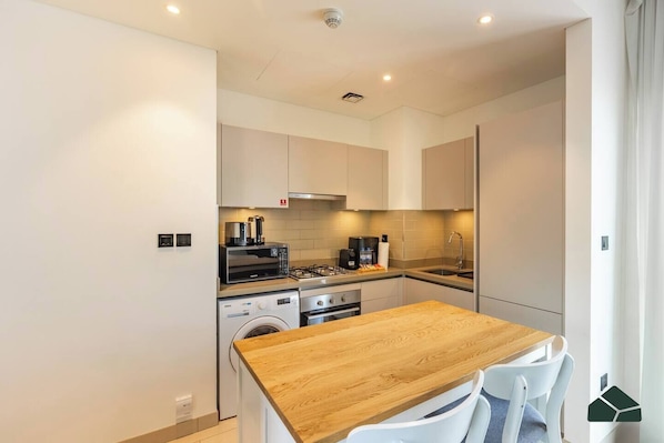 Fridge, microwave, oven, stovetop