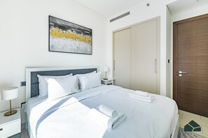 Desk, iron/ironing board, WiFi, bed sheets