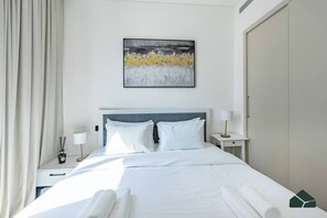 Desk, iron/ironing board, WiFi, bed sheets