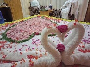 Desk, free WiFi, bed sheets