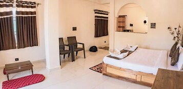 Superior Studio, Balcony | Desk, laptop workspace, iron/ironing board, free WiFi