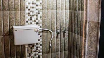 Departamento familiar, balcón, vista a la ciudad | Baño | Regadera, secadora de cabello, toallas, jabón