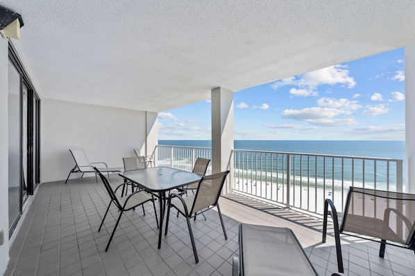 Apartamento Signature, 3 habitaciones, vistas a la piscina, frente a la playa | Balcón