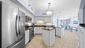 Executive Condo, 3 Bedrooms, Balcony, Beachfront | Private kitchen | Fridge, microwave, oven, stovetop