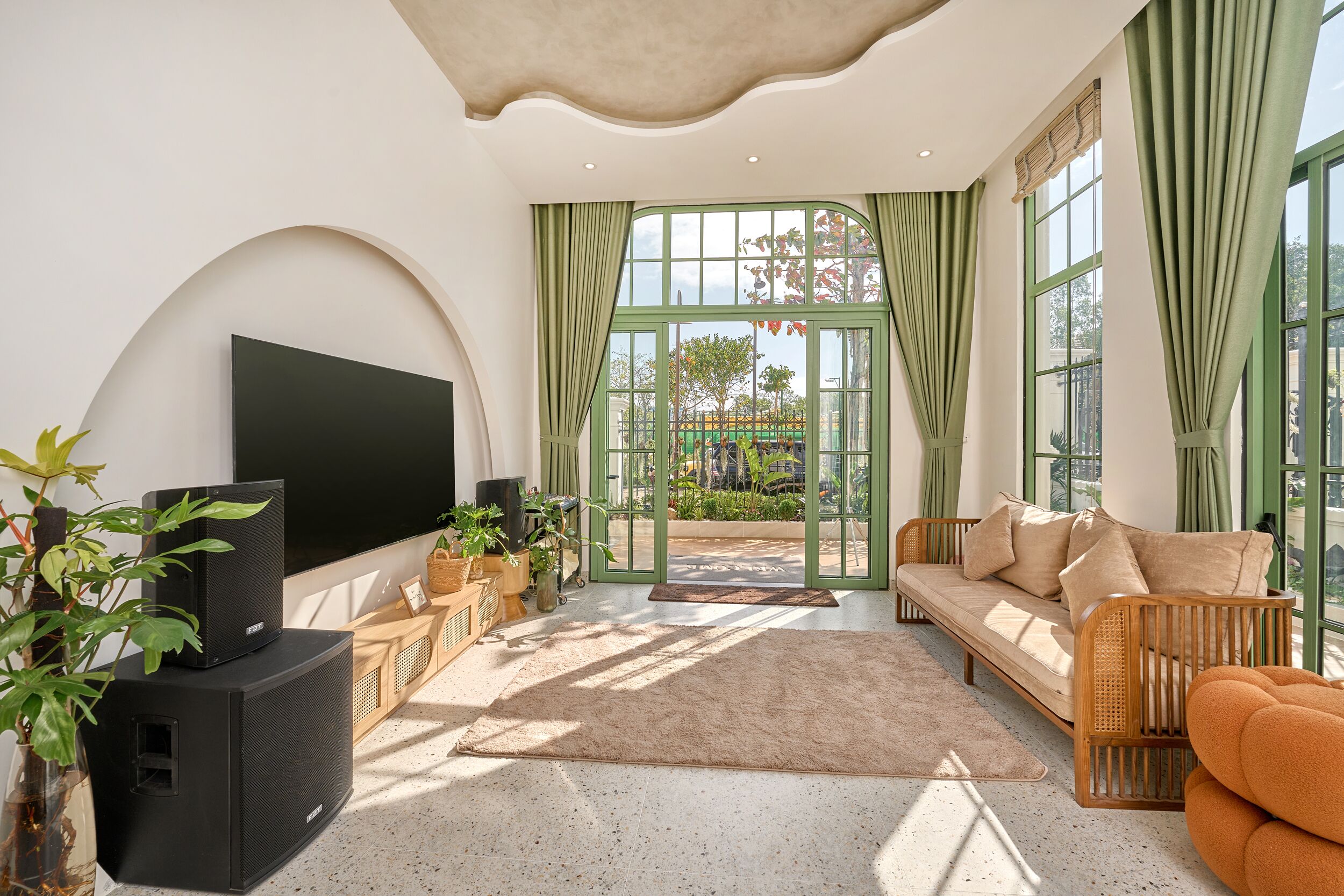 Deluxe Villa, 4 Bedrooms, Balcony, Garden View | Living area