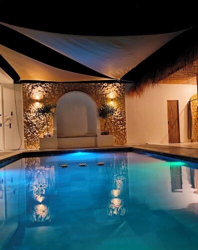 Private Villa in Moalboal with Pool, Jacuzzi, BBQ & Gym