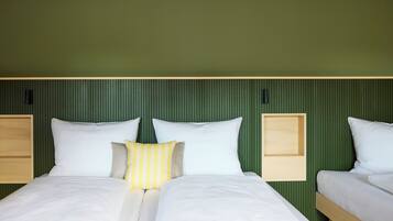 Dreibettzimmer, Balkon, Bergblick | Allergikerbettwaren, Minibar, Zimmersafe, VerdunkelungsvorhÀnge