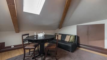 Apartamento (Apartment - Attic)