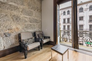 Appartement (Apartment with Balcony)