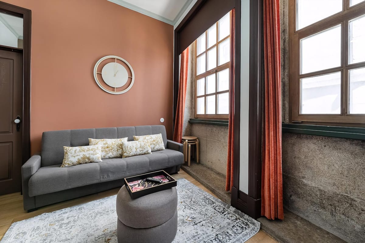 Apartment (One-Bedroom Apartment) | Fireplace