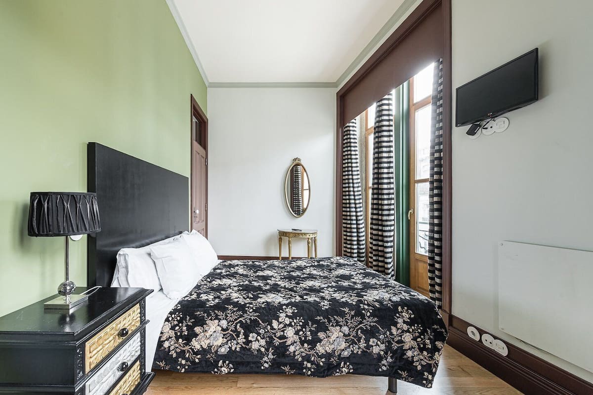 Appartement (Apartment with Balcony)