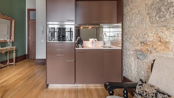 Departamento (Apartment with Balcony)