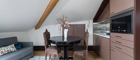 Apartament (Apartment - Attic)
