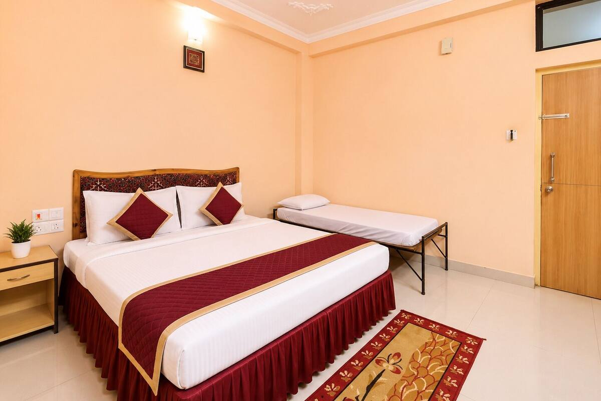 Superior Triple Room, Air conditioning | Hypo-allergenic bedding available, desk, soundproofing, WiFi (free)
