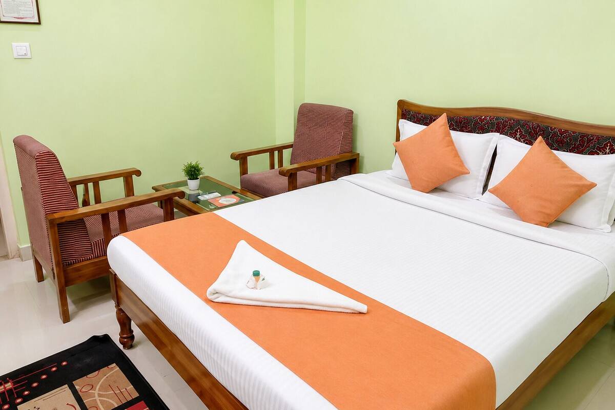 Superior Double Room, Air conditioning | Hypo-allergenic bedding available, desk, soundproofing, WiFi (free)