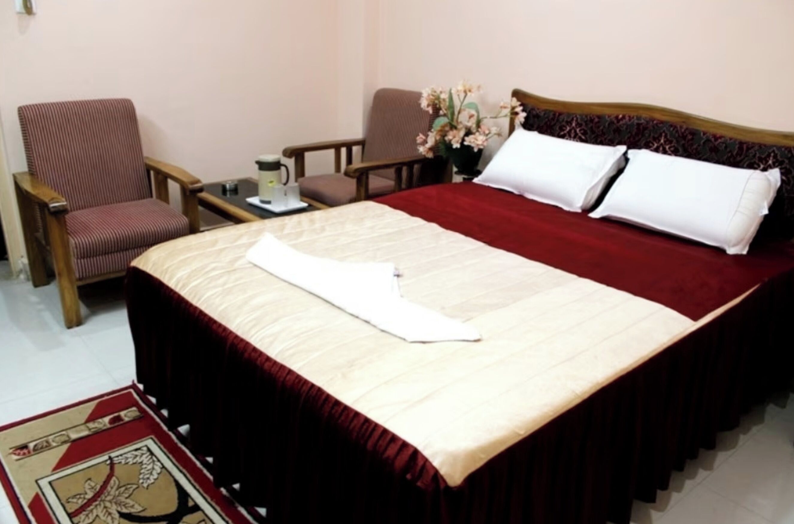 スーペリア トリプルルーム 冷房 | 低刺激性寝具、デスク、防音設備、WiFi (無料)