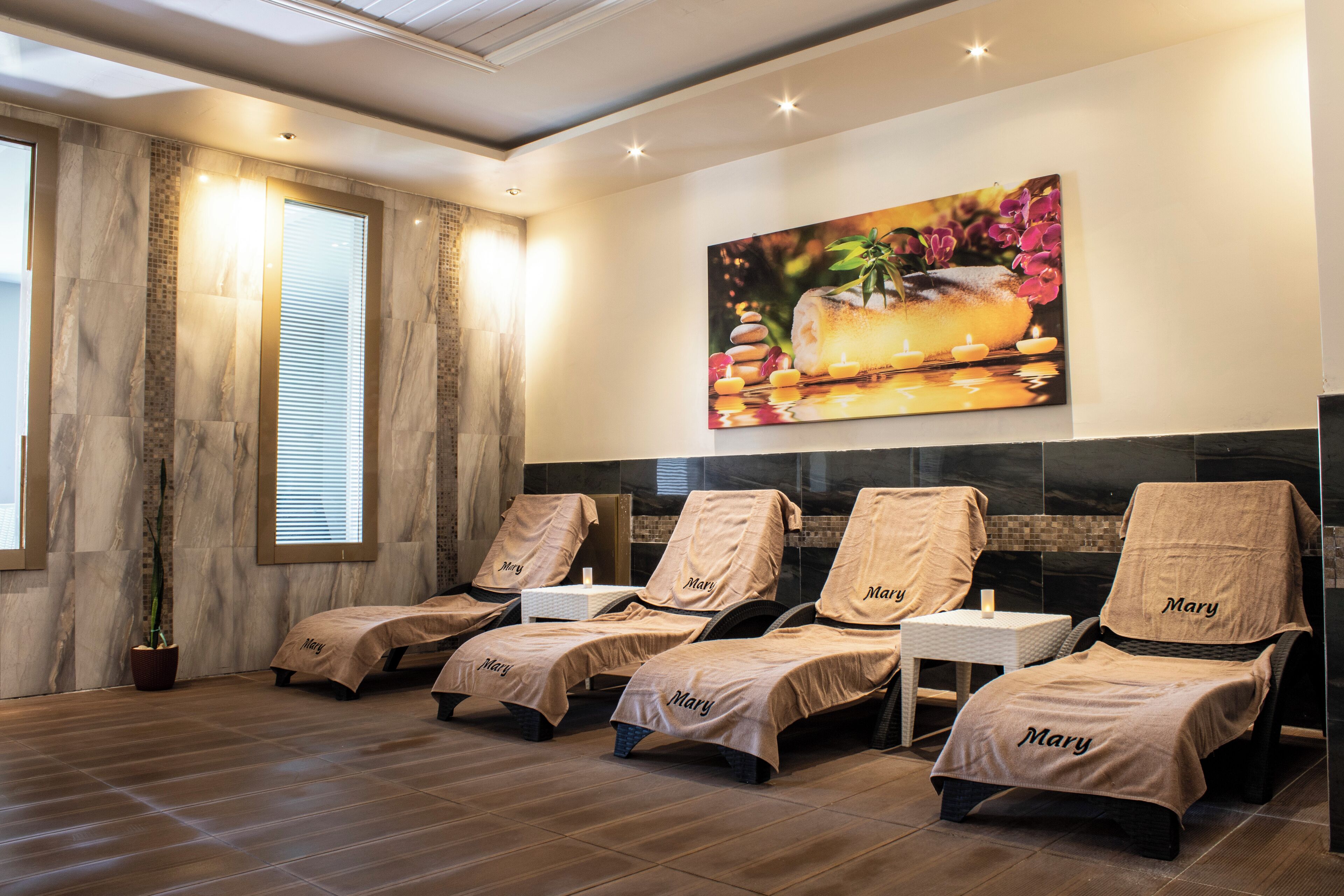 Couples treatment rooms, Swedish massages, prenatal massages